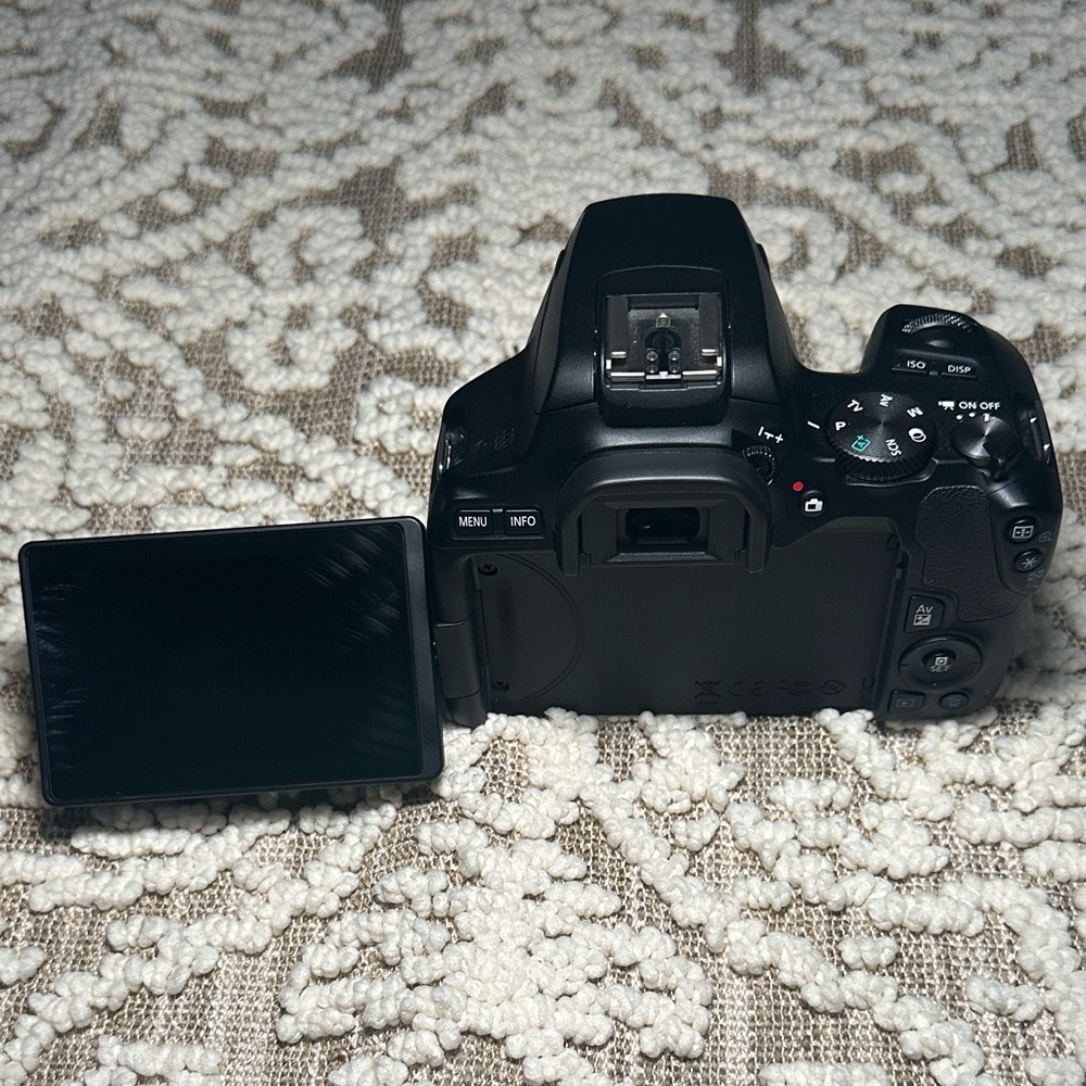 Canon EOS 250D + Camera Backpack Bundle - Picture 8 of 9